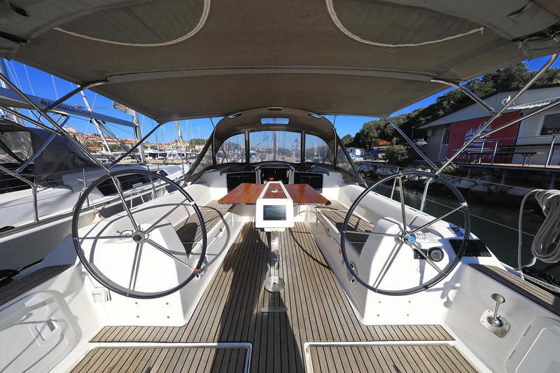 Book yachts online - sailboat - Dufour 382 - Sunset - rent