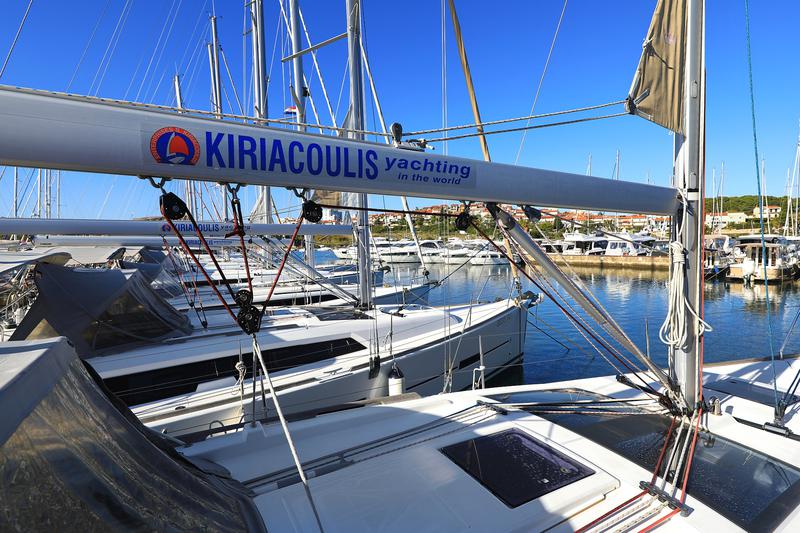 Book yachts online - sailboat - Dufour 382 - Sunset - rent