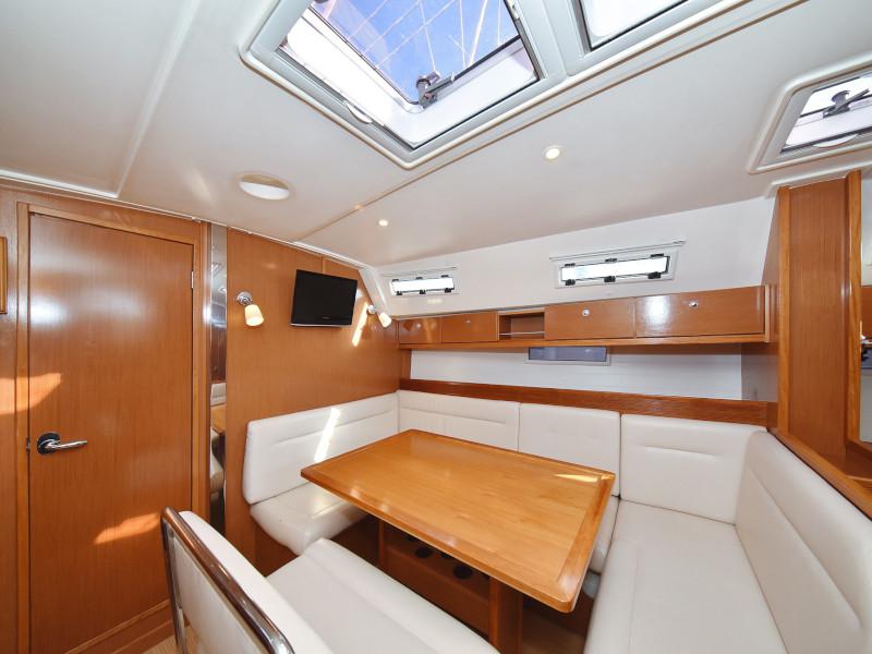 Book yachts online - sailboat - Bavaria Cruiser 40 - PIA M - rent