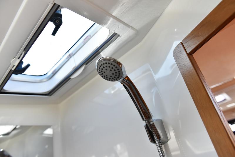 Book yachts online - sailboat - Bavaria 37 - Viviana - rent