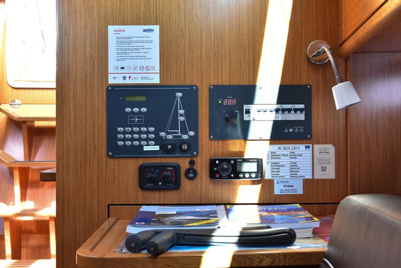 Book yachts online - sailboat - Bavaria 37 - Viviana - rent