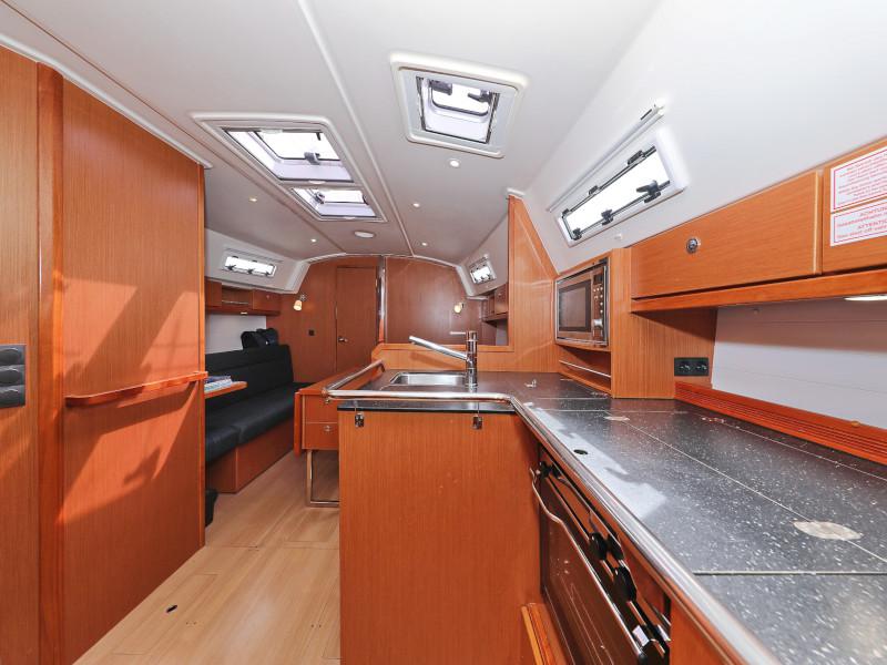Book yachts online - sailboat - Bavaria 36 Cruiser - Petra M - rent