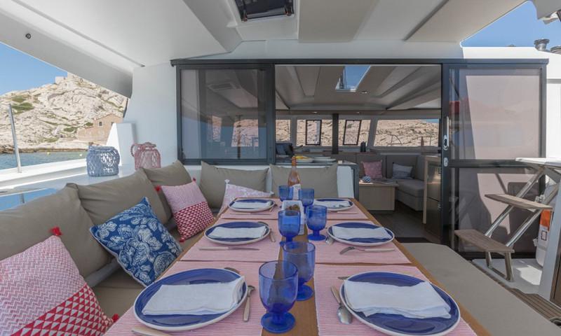 Book yachts online - catamaran - Astréa 42 - Le Bart - rent