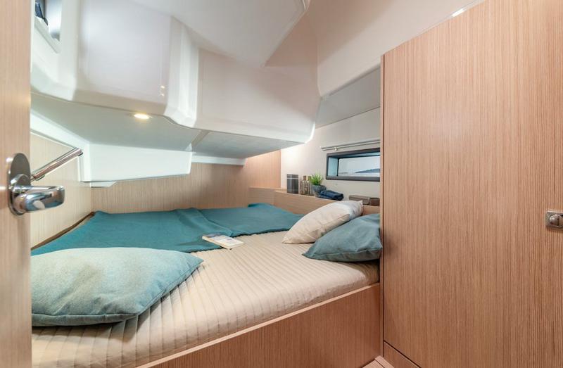 Book yachts online - sailboat - Bavaria C42 - Dna - rent