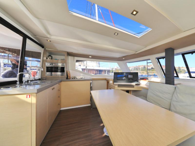 Book yachts online - catamaran - Lucia 40 - Floreanne - rent