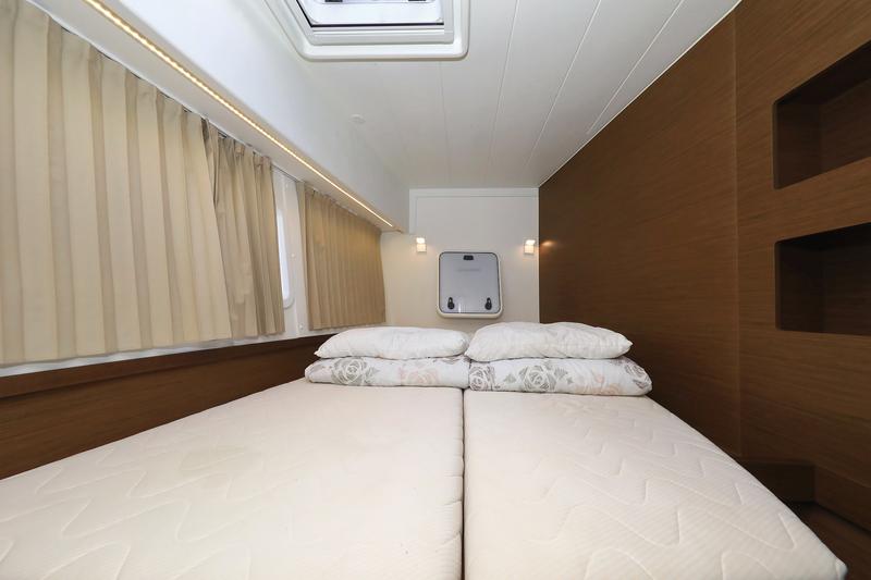 Book yachts online - catamaran - Lagoon 42 - Fleur de Sel - rent