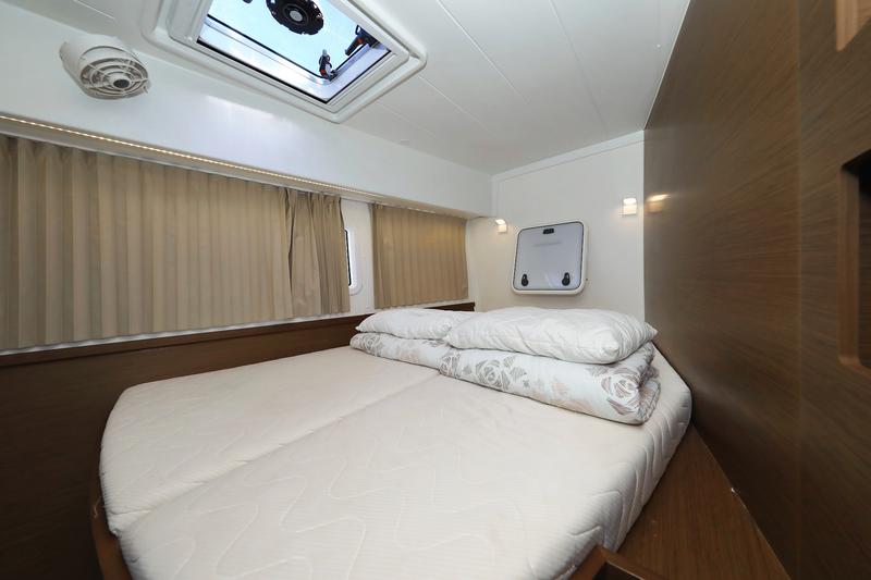 Book yachts online - catamaran - Lagoon 42 - Fleur de Sel - rent