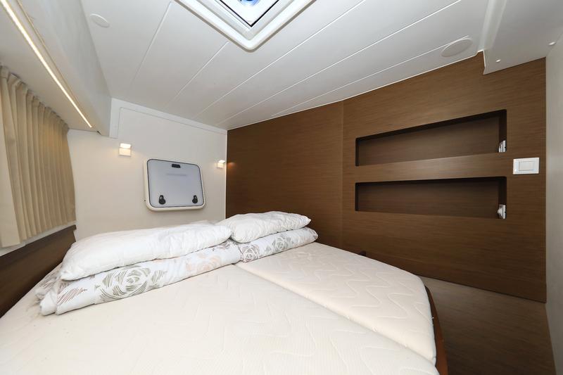 Book yachts online - catamaran - Lagoon 42 - Fleur de Sel - rent