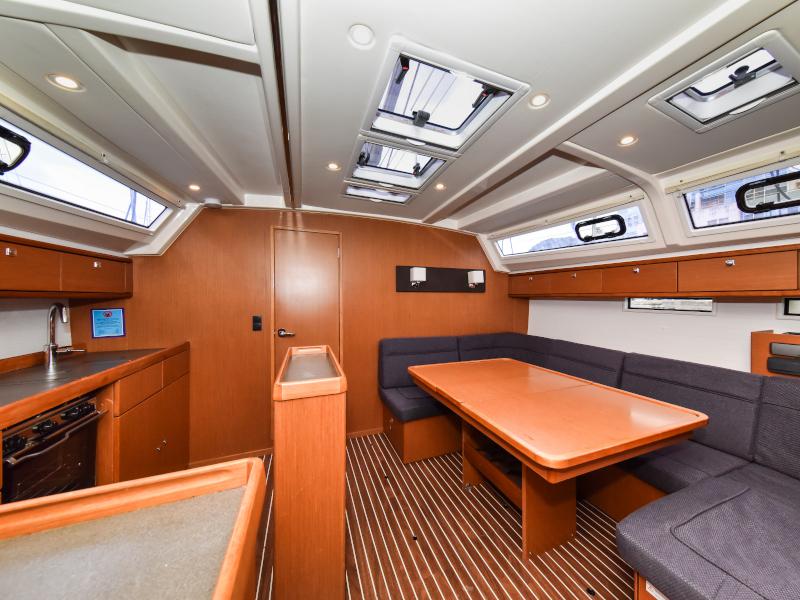 Book yachts online - sailboat - Bavaria Cruiser 46 - SIX BAG - rent