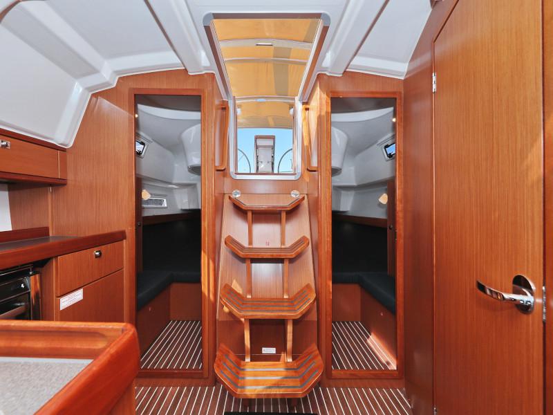 Book yachts online - sailboat - Bavaria Cruiser 37 - Lupe - rent