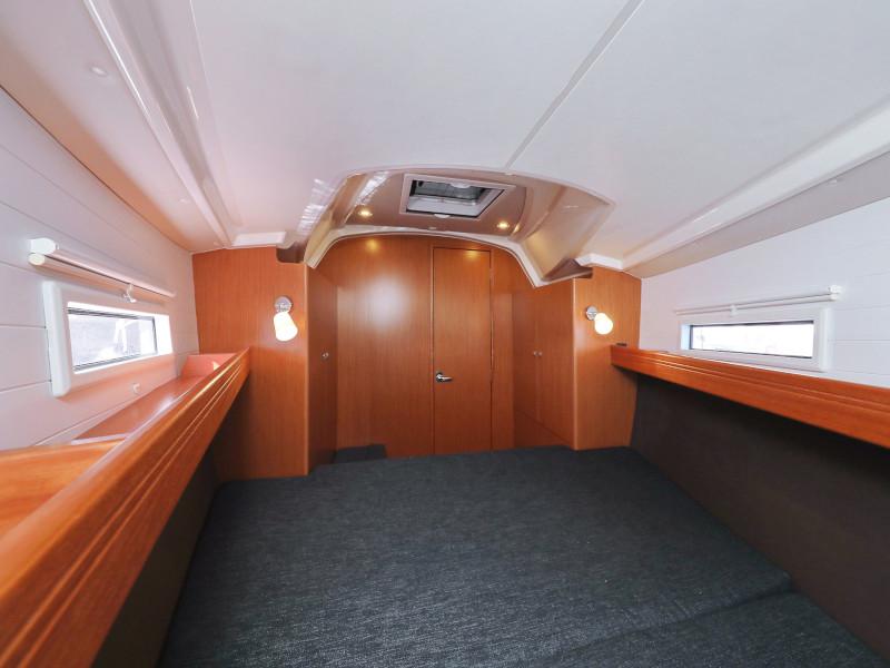 Book yachts online - sailboat - Bavaria Cruiser 37 - Lupe - rent
