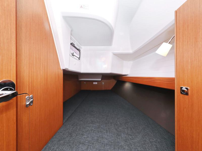 Book yachts online - sailboat - Bavaria Cruiser 37 - Lupe - rent