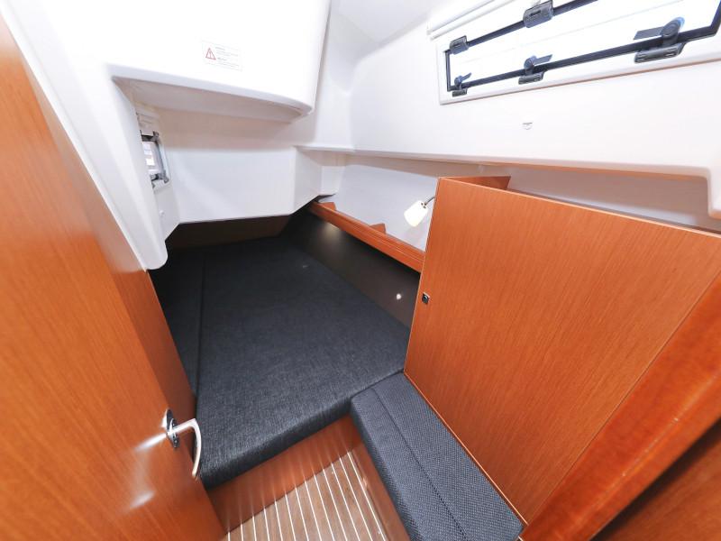 Book yachts online - sailboat - Bavaria Cruiser 37 - Lupe - rent