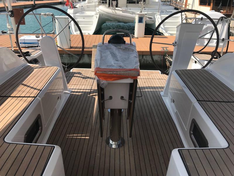 Book yachts online - sailboat - Bavaria Cruiser 46 - Andrea - rent