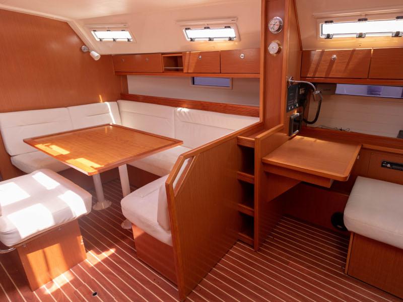 Book yachts online - sailboat - Bavaria Cruiser 40 - Ginevra - rent