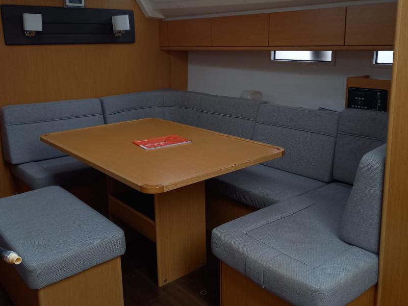 Book yachts online - sailboat - Bavaria Cruiser 46 - Skyfall - rent