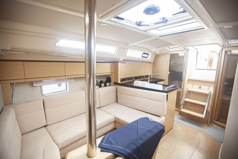 Book yachts online - sailboat - Hanse 388 - Atlas - rent
