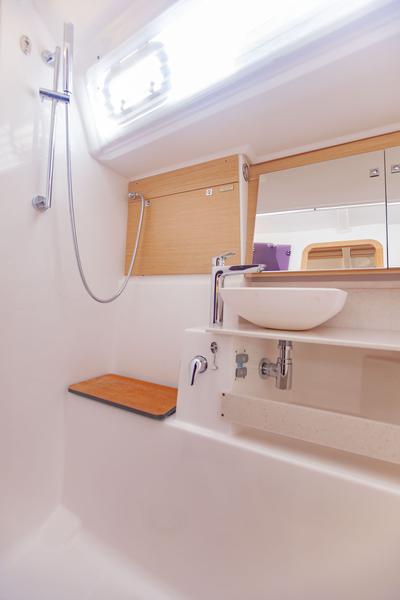 Book yachts online - sailboat - Dufour 430 - Enki - rent