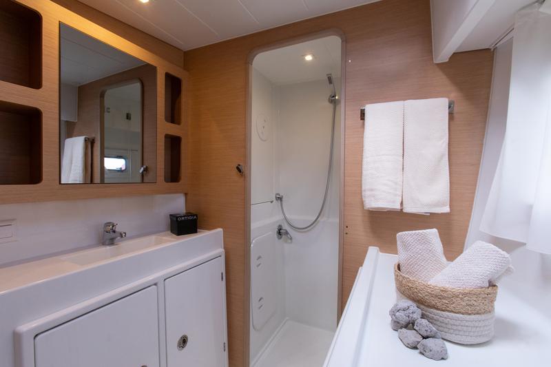 Book yachts online - catamaran - Lagoon 42 (3 cab) - SAILUXE - Zubibbu  - rent