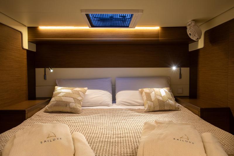 Book yachts online - catamaran - Lagoon 52F - SAILUXE - Fico - rent