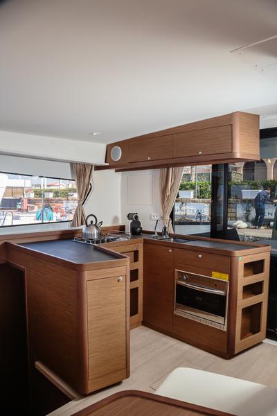 Book yachts online - catamaran - Lagoon 42 - Cucuncio - Comfort line - rent