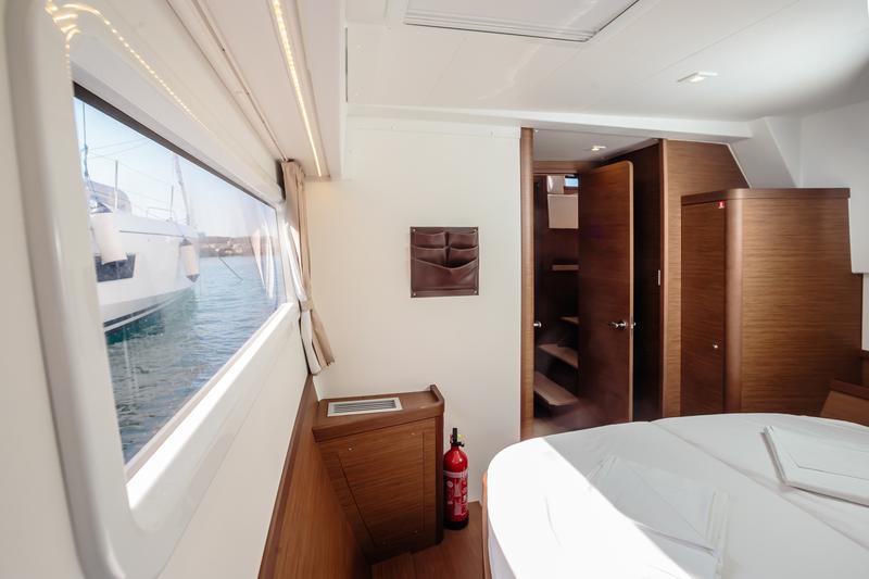 Book yachts online - catamaran - Lagoon 42* - La Fenice - Comfort line - rent