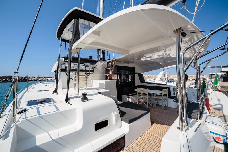 Book yachts online - catamaran - Lagoon 42* - La Fenice - Comfort line - rent