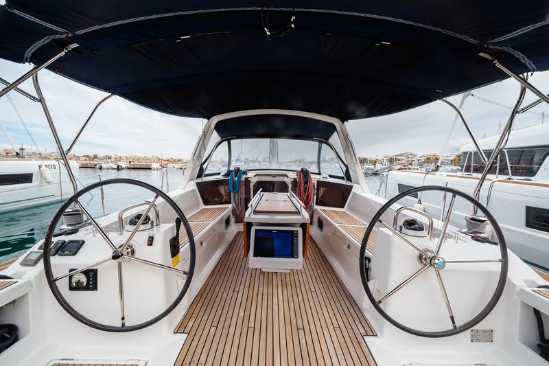 Book yachts online - sailboat - Oceanis 41 Style - Mia - Standard line - rent