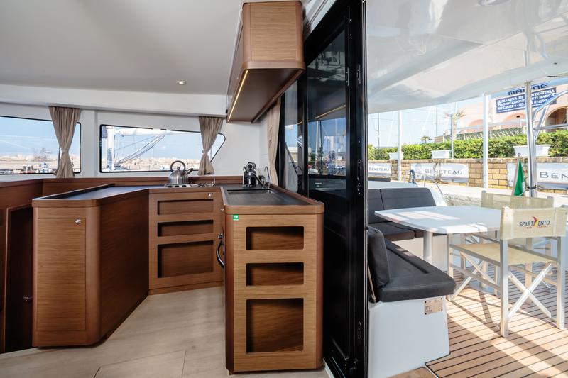 Book yachts online - catamaran - Lagoon 42 - Emozione - Premium line - rent