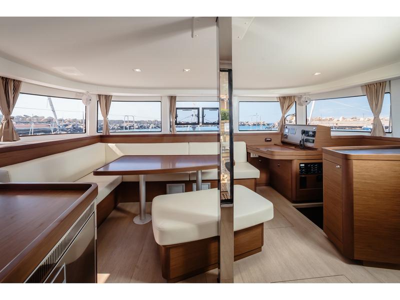 Book yachts online - catamaran - Lagoon 42 - Emozione - Premium line - rent