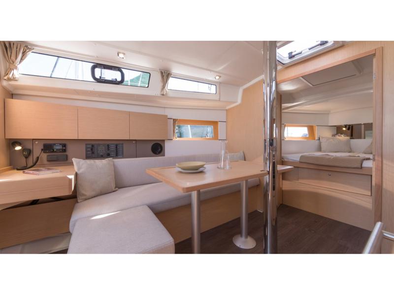 Book yachts online - sailboat - Oceanis 38.1 - Eos - Comfort line - rent