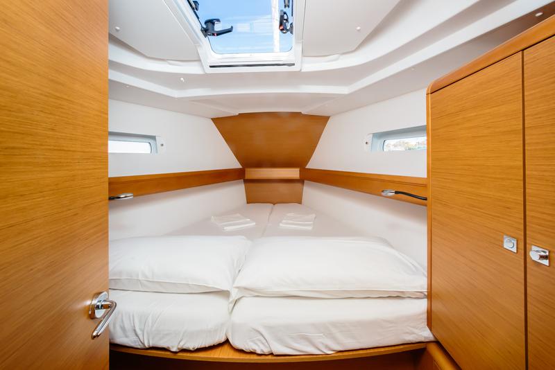 Book yachts online - sailboat - Sun Odyssey 449 - Ilios - Standard line - rent