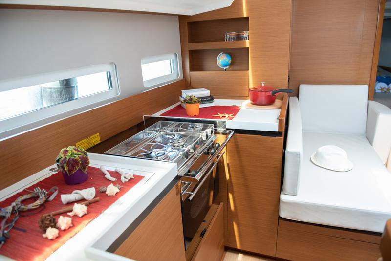 Book yachts online - sailboat - Sun Odyssey 410 - Marianna - rent