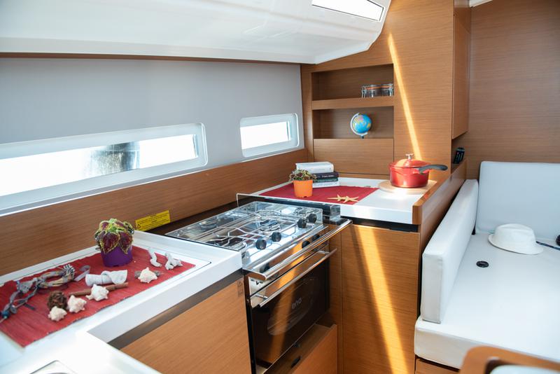 Book yachts online - sailboat - Sun Odyssey 410 - Marianna - rent