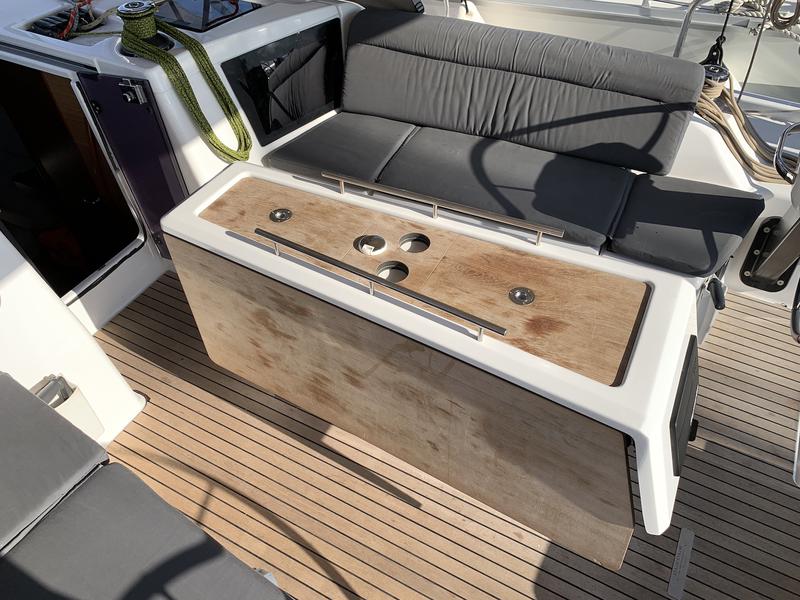 Book yachts online - sailboat - Dufour 390 Grand Large - Barracuda - rent