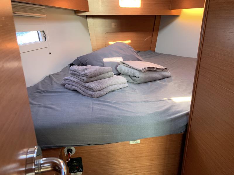 Book yachts online - sailboat - Dufour 390 Grand Large - Barracuda - rent