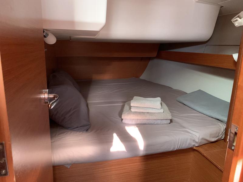 Book yachts online - sailboat - Dufour 460 Grand Large (5 cab) - Fish N`Chips - rent