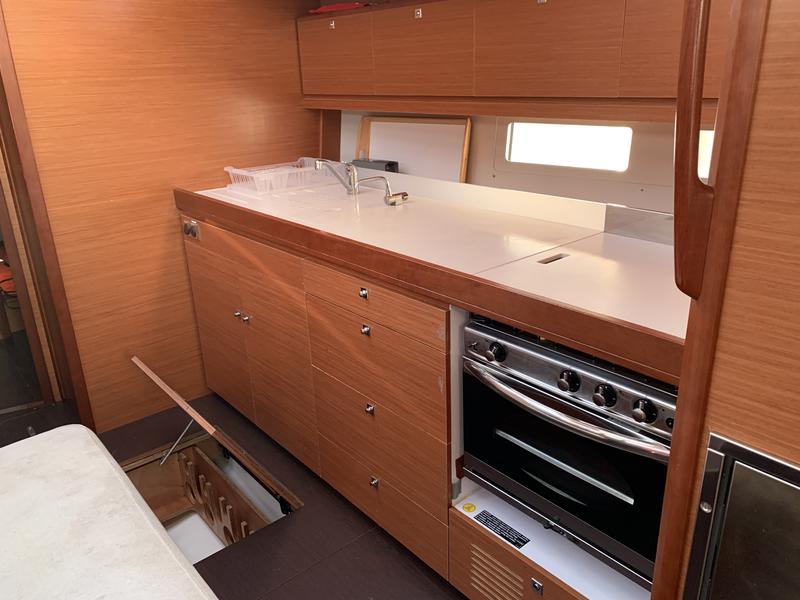 Book yachts online - sailboat - Dufour 460 Grand Large (5 cab) - Salted Caramel - rent