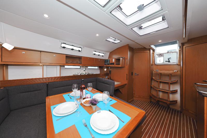 Book yachts online - sailboat - Bavaria 45 Cruiser - Samara - rent