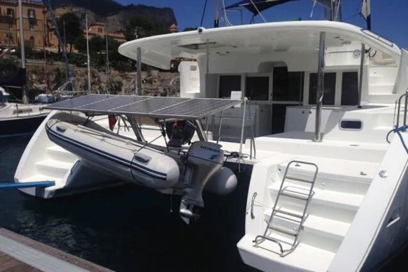 Book yachts online - catamaran - Lagoon 450  Fly (A/C-Generator-Watermaker-SolarPanel) - Corona Borealis - rent