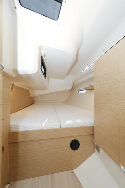 Book yachts online - sailboat - Hanse 388 - LoTi - rent