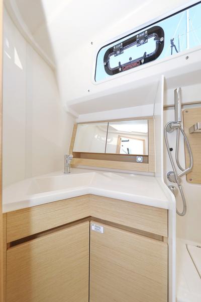 Book yachts online - sailboat - Hanse 388 - LoTi - rent