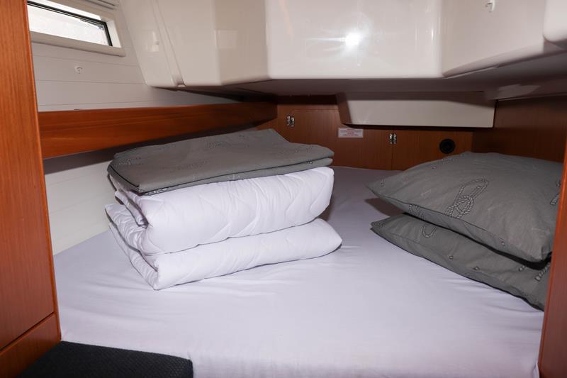 Book yachts online - sailboat - Bavaria Cruiser 34 - 3 cab - Aria  - rent
