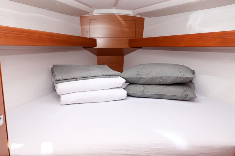 Book yachts online - sailboat - Bavaria Cruiser 34 - 3 cab - Aria  - rent