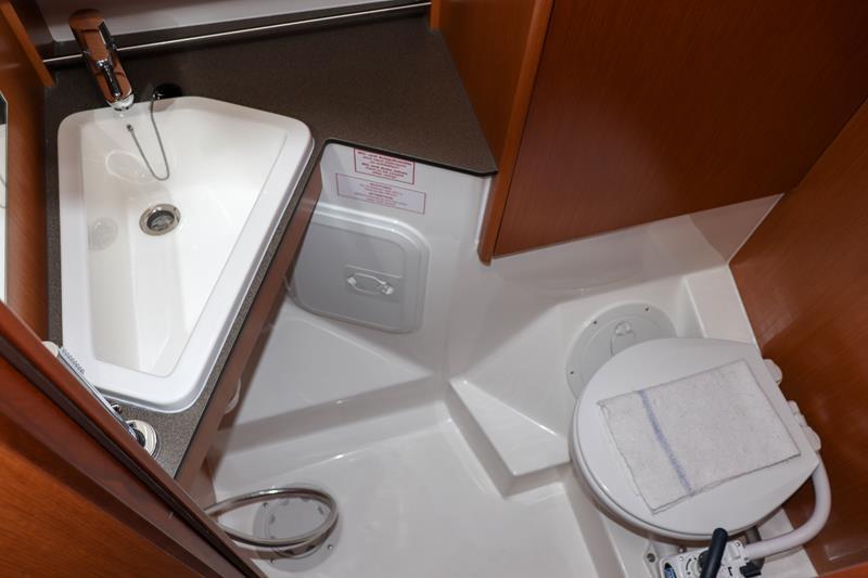 Book yachts online - sailboat - Bavaria Cruiser 34 - 3 cab - Aria  - rent