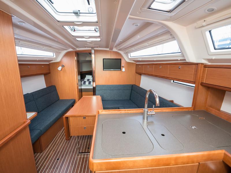 Book yachts online - sailboat - Bavaria Cruiser 37 - Rea - rent