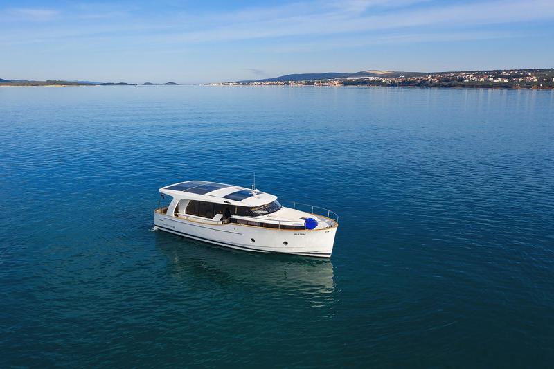 Book yachts online - motorboat - Greenline 40 - Astoria - rent