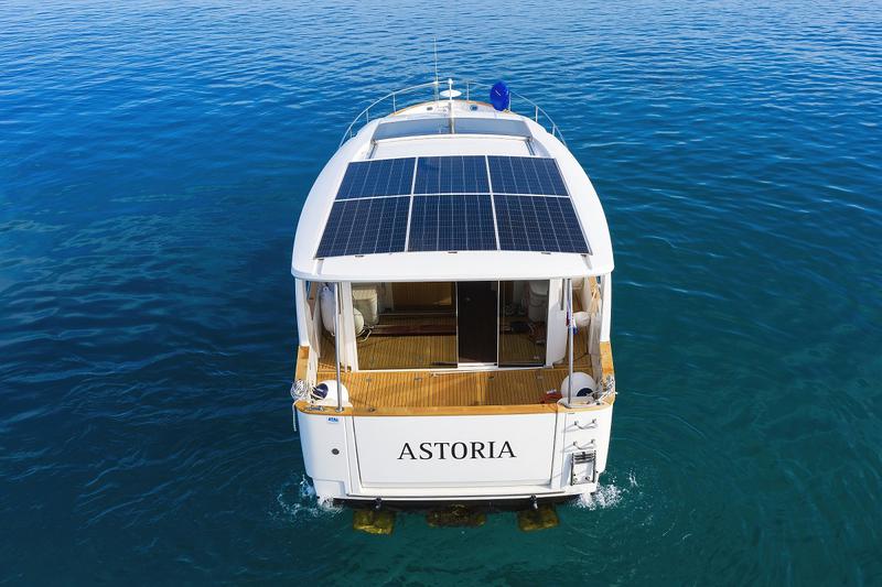 Book yachts online - motorboat - Greenline 40 - Astoria - rent