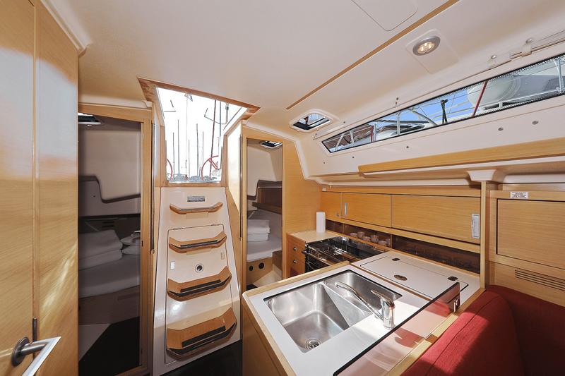 Book yachts online - sailboat - Elan 350 - Uniform - rent