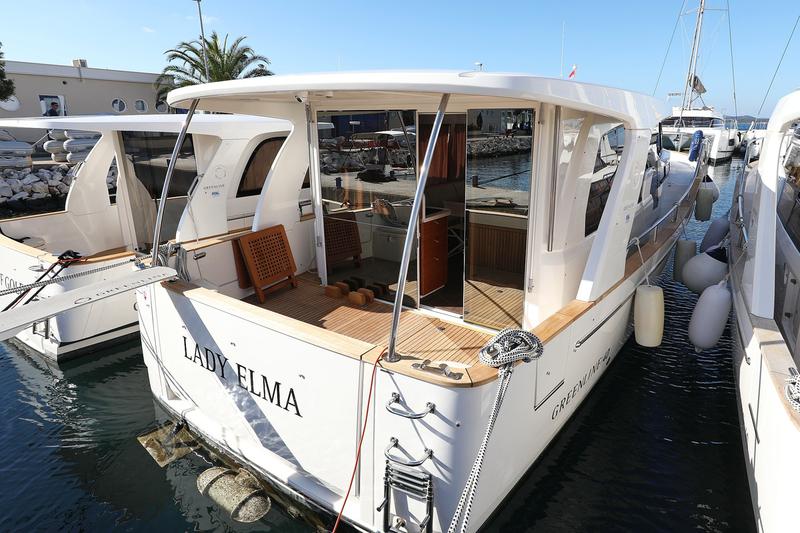 Book yachts online - motorboat - Greenline 40 - Lady ELMA - rent
